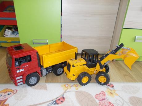 Bruder nákladné auto s čelným nakladačom + bager, 