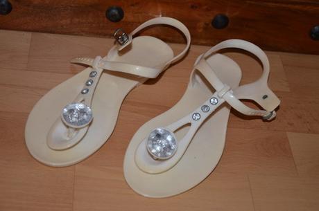 Sandale s kamienkom na prst aj zapinanie v 35, 35