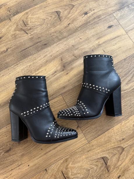 Vybíjané čižmy, 37