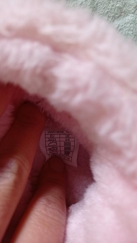 Papuckove čižmičky, korunkova celenka a rukavicky, lupilu,22