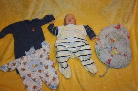 Smejúce sa  chou chou bábo 42 cm aj s nosičom, 