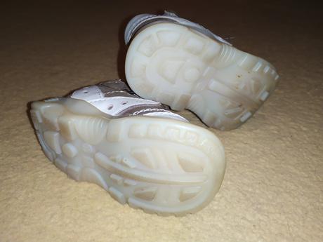 Sandálky, slovobuv,19