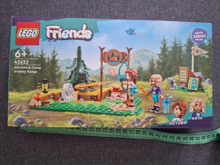 Lego lukostreľba na dobrodružnom tábore,