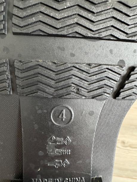 Next gumáky, next,37