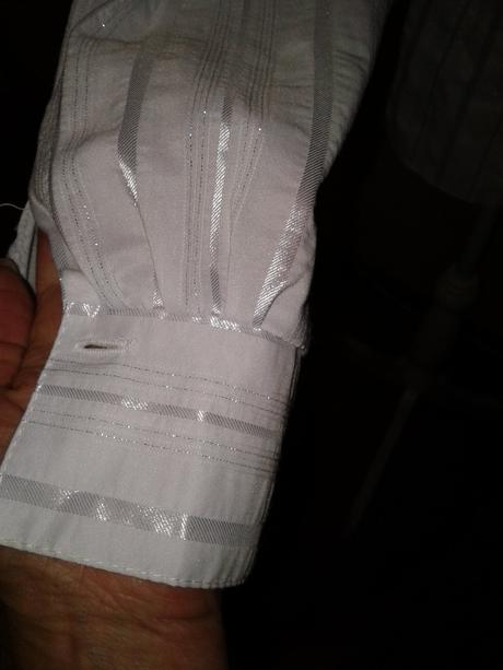 Biela blúzka s lesklými pásikmi veľ. s, s