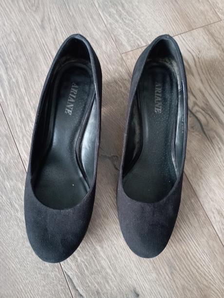 Čierne lodičky, 37