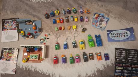 Among us figúrky, kľúčenky a skladačky,