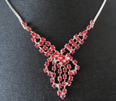 Set bižutérie - náhrdelník, náramok, náušnice,