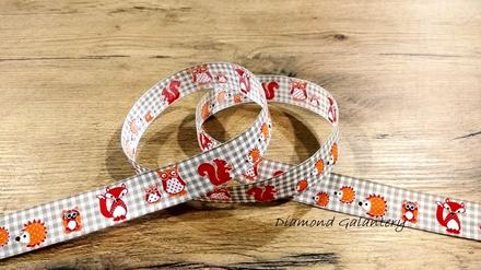 Ozdobná stuha 25 mm - lesné zvieratká, 