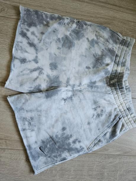 Sivé strapaté kratase, nike,140