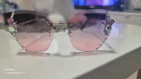 Okuliare slnecne s kamienkami zdobene,