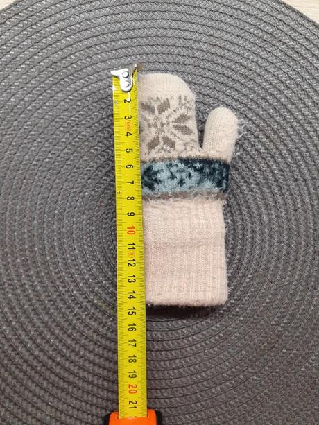 Teplé rukavičky, 80