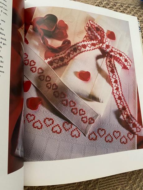 Krásna kniha výšiviek aj s predlohami, 