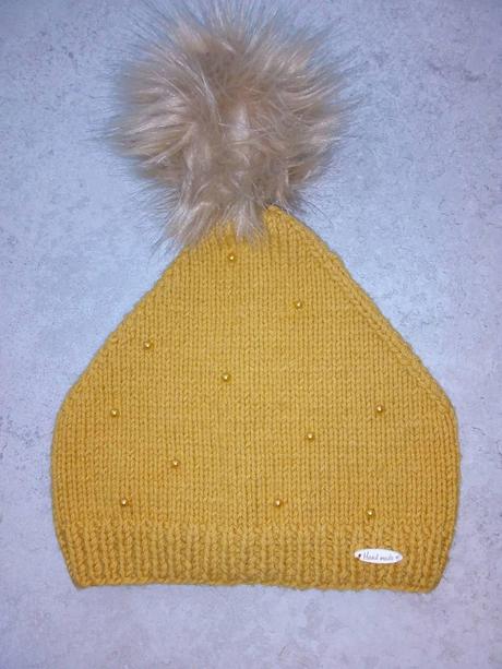 Pletená čiapka s kožušinkovým brmbolcom, 