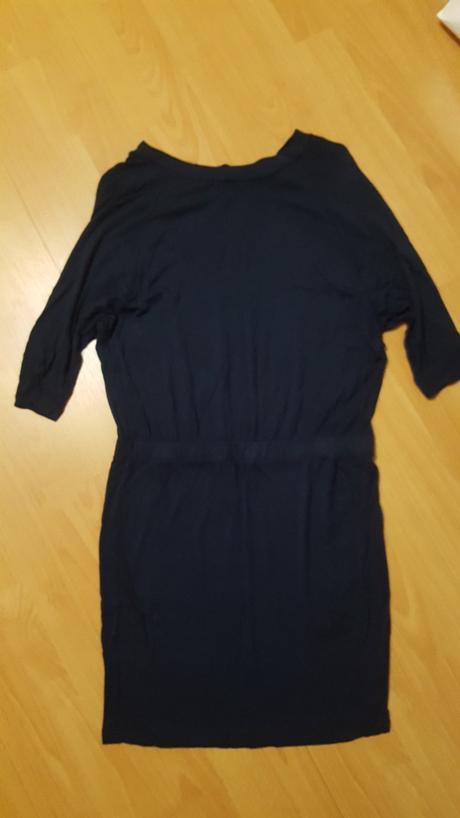 Modré tenké šaty, 40