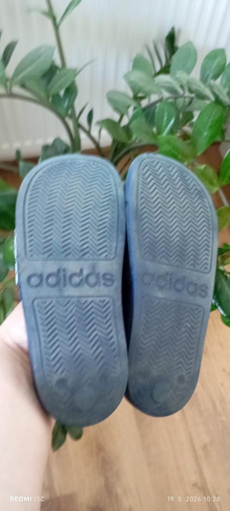 Šľapky, adidas,32