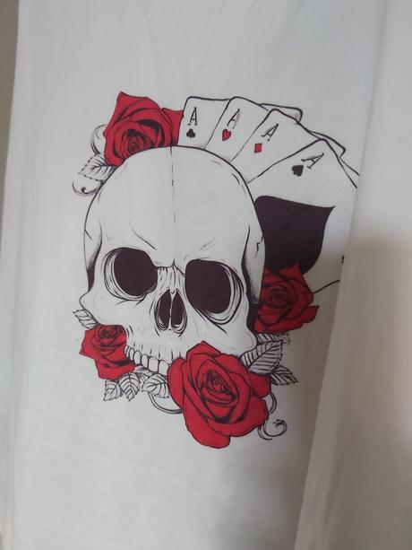 Biele tielko s lebkou., s