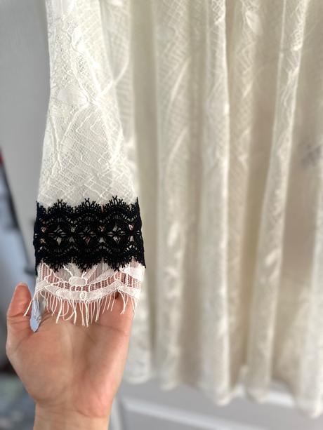 Čipkované šaty od francúzskej značky maje, s