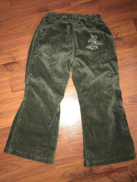 3 menčestrové nohavice, 104