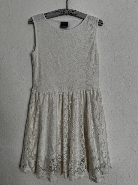 Dievčenské šaty, 134