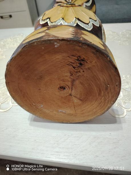 Drevená váza, 