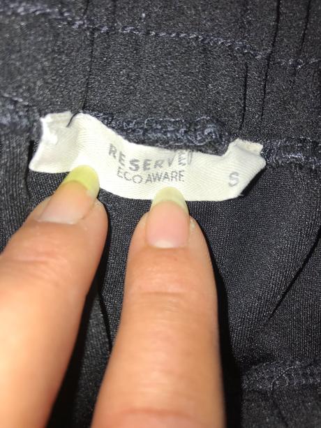Čierne tepláky, reserved,s