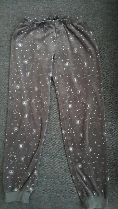 Teple pyzamo s motivom nocnej oblohy, c&a,170