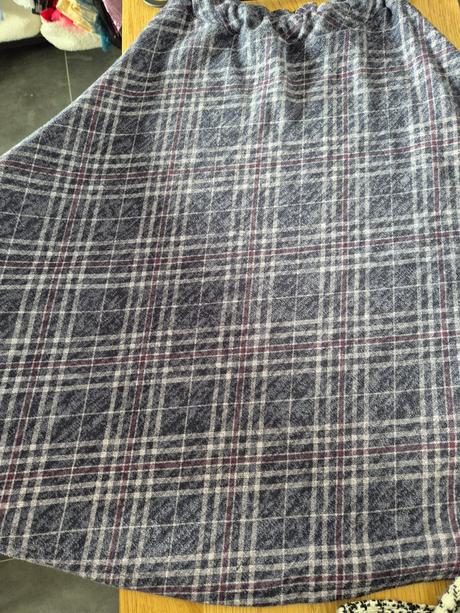 Áčková károvaná midi sukňa, 36