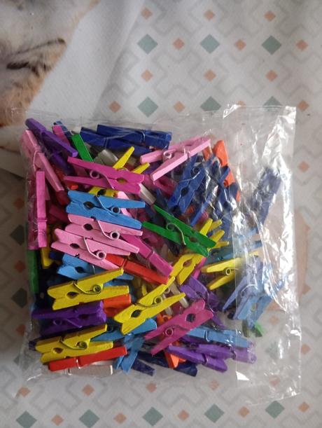 Štipce na ozdobu ( napr na zavesenie fotiek), 