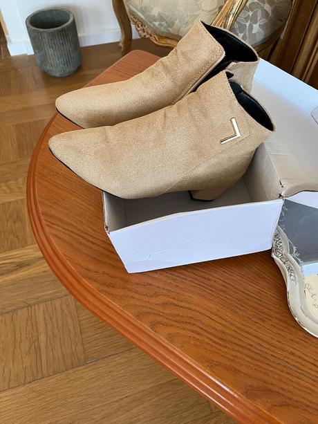 Kotnikove topanky, 39