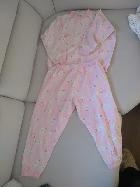 Dievcenske pyzamo č. 122, 122