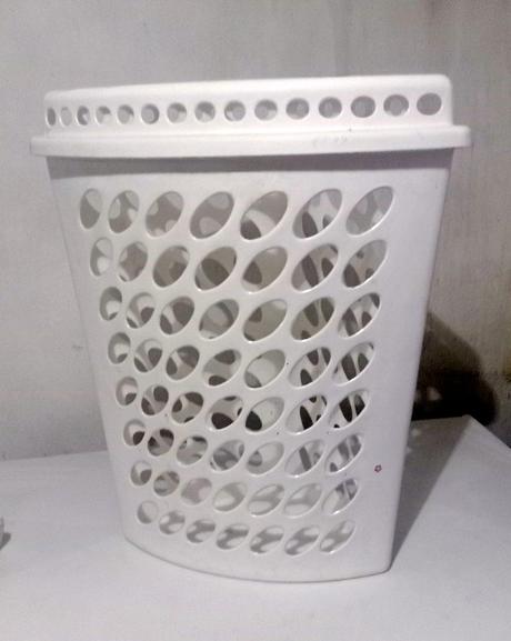 Dva koše na prádlo či hračky,