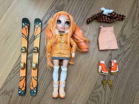 Rainbow high - zimný fashion, bábika poppy rowan,