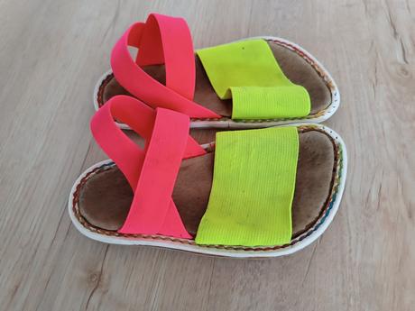 Dievčenské topánky - šľapky, 25