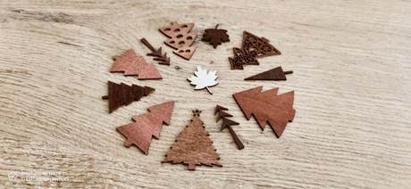 Drevené výlisky - stromčeky - mix 10 kusov, 