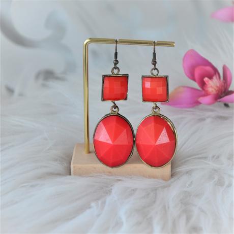 Červené náušnice, 