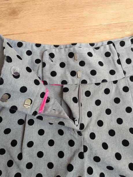 Sive sortky 36, atmosphere,36