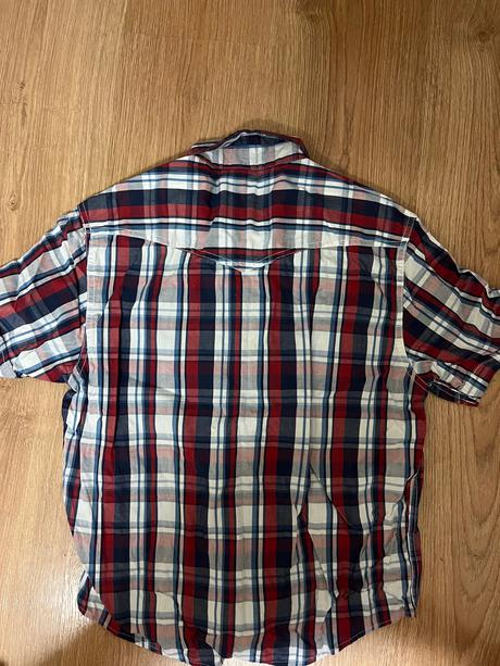 Kárované košeľa s ozdobnými pukačkami, s