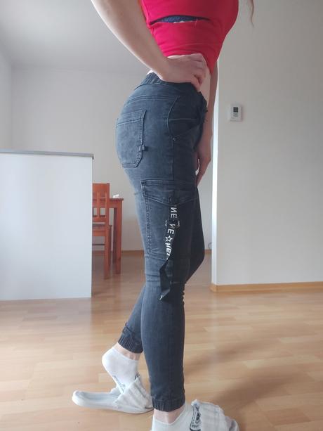 Čierne nohavice., 26