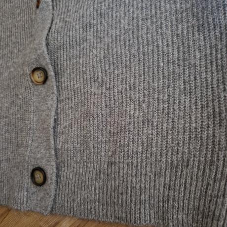 Sivý sveter z pleteniny na gombíky, zara,140