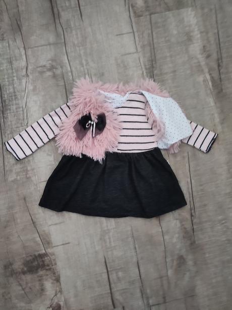 Šaty s kožušinovou vestou, 68