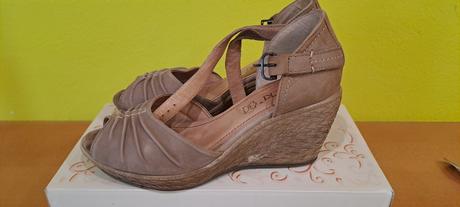 Sandálky, lasocki,38