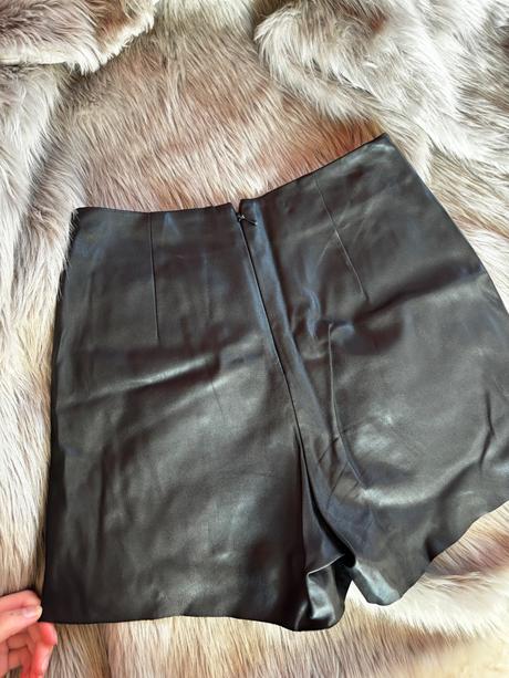 Koženkové kraťasy, bershka,xs