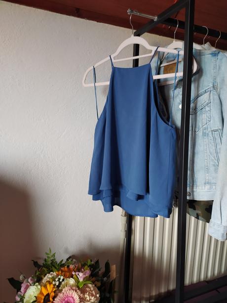 Silno-modrá volá blúza, mango,m