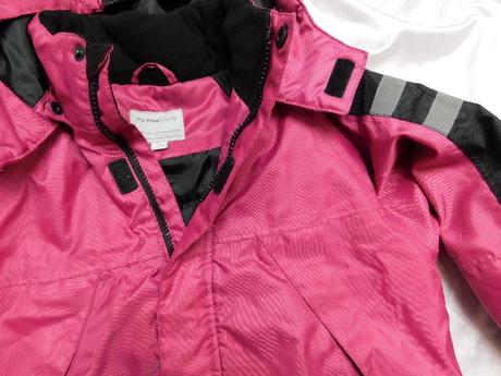 Kvalitna zimna bunda s odonimatelnou kapucnou, 122