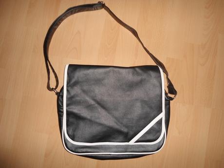 Cierna crossbody taska, 