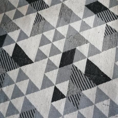 Koberec sivy 150x230cm hladko tkaný india,