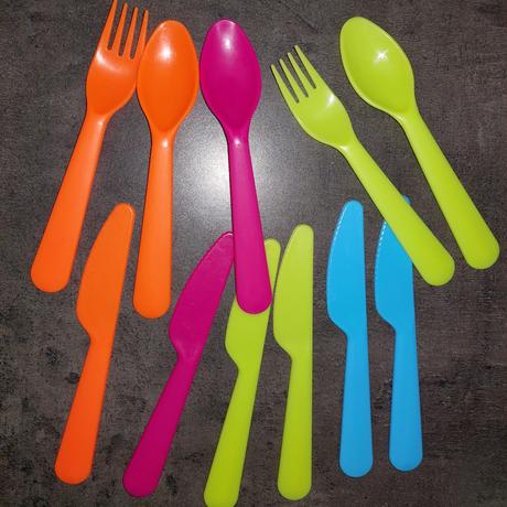 Plastový príbor spolu, 