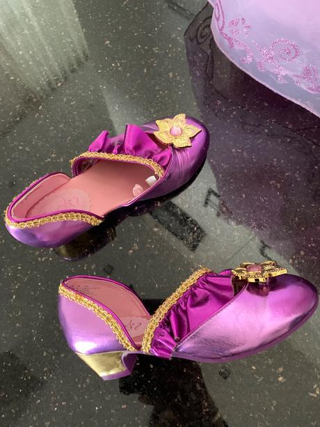 Rapunzel deluxe disney kostým s črievicami a korun, 