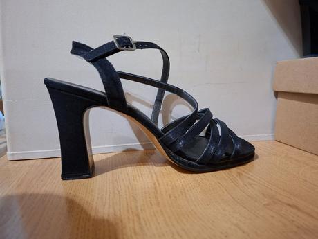 Čierne sandálky (veľkosť 37), 37